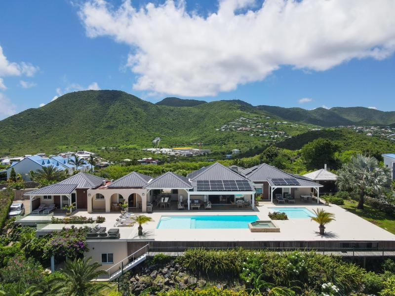 Dream in Blue , Happy Bay 