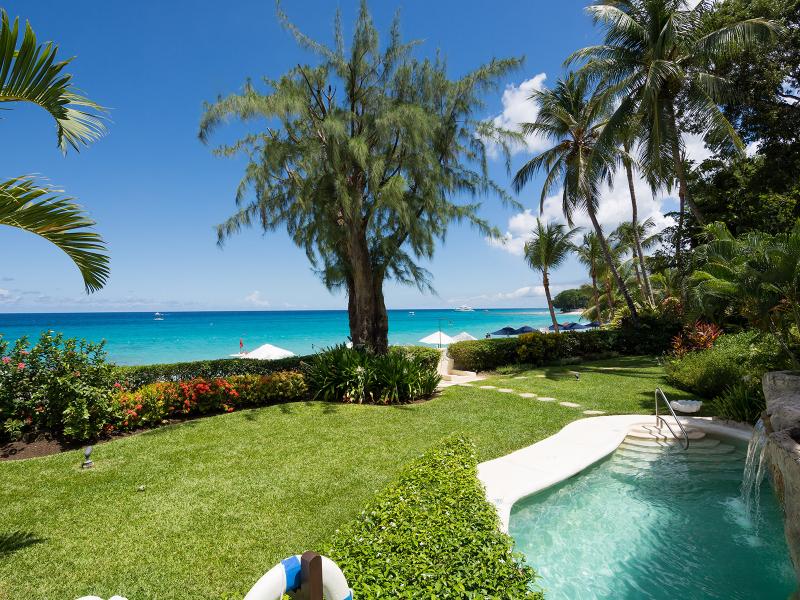 Hallidays at Old Trees , Beachfront villas Barbados , Old Trees , Paynes Bay , St James , West Coast Barbados 