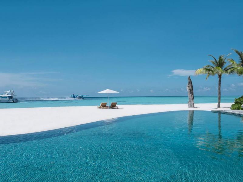 Four Seasons Private Island of Voavah , Baa Atoll 