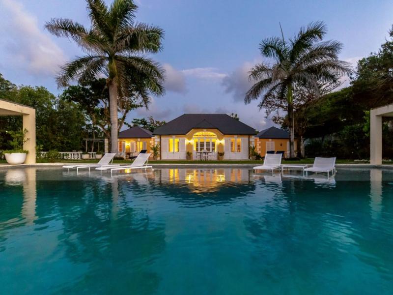 Phibblestown , Honor Bay 