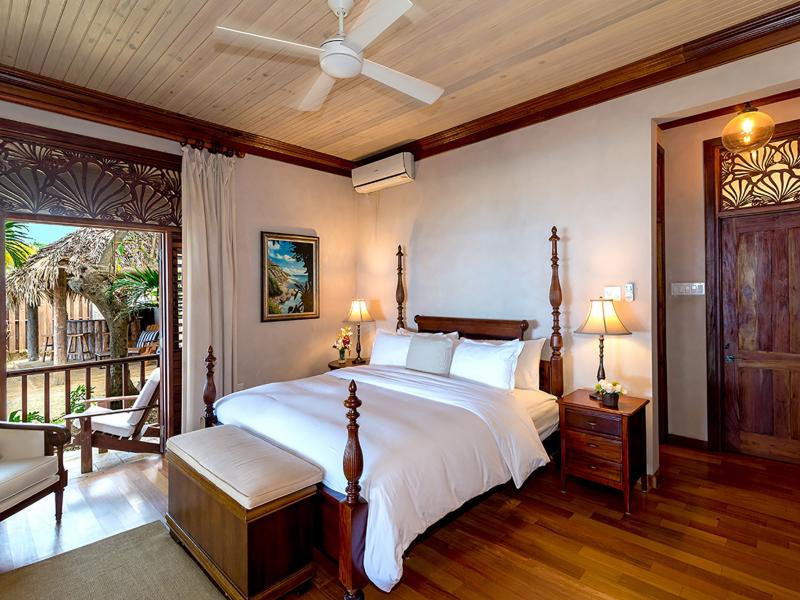 Hidden Bay by the Sea , Runaway Bay 