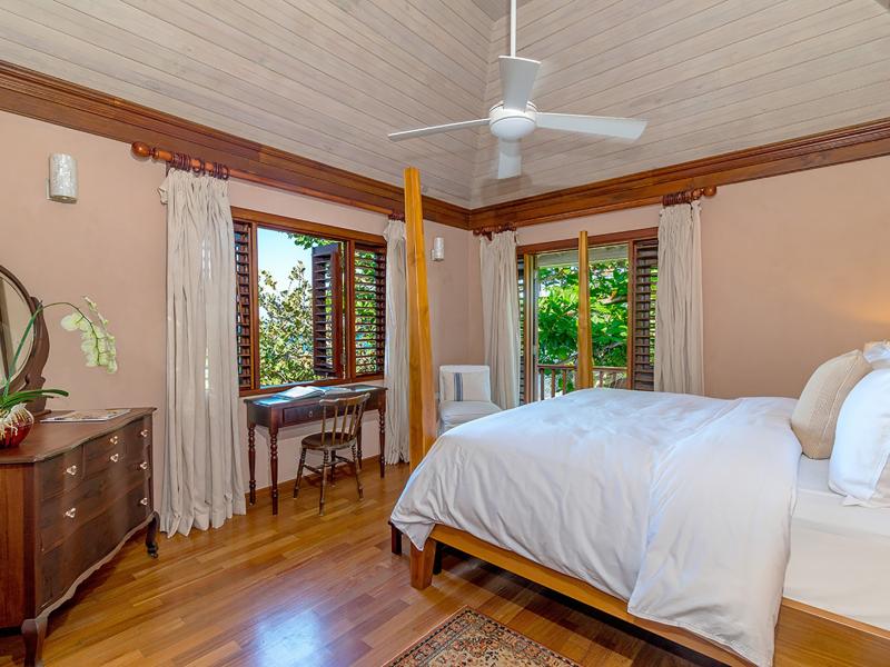 Hidden Bay by the Sea , Runaway Bay 