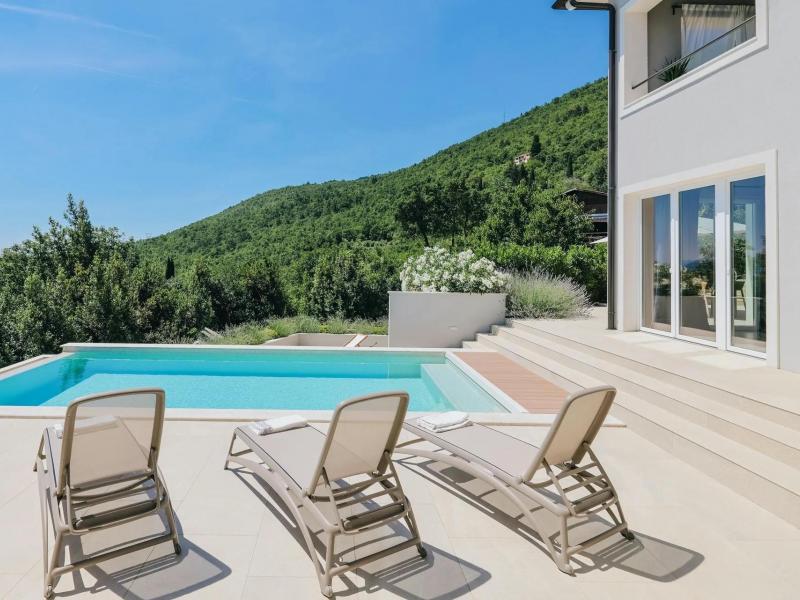 Villa Calibra , 