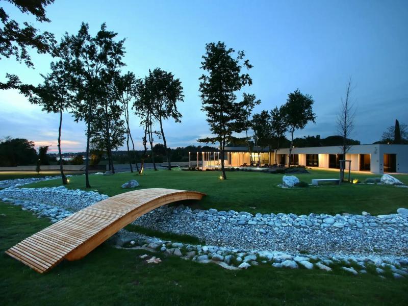 Villa Crispinilla , 