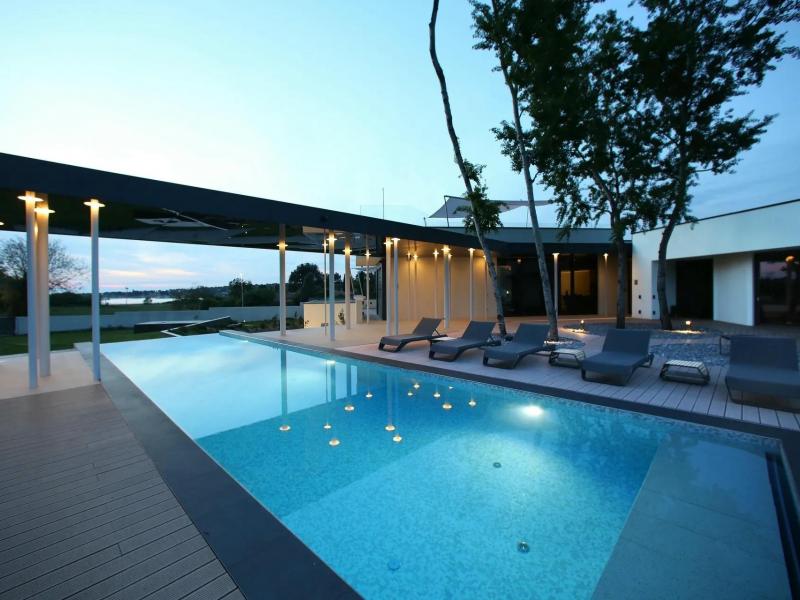 Villa Crispinilla , 