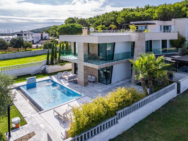 Villa Spirit , 