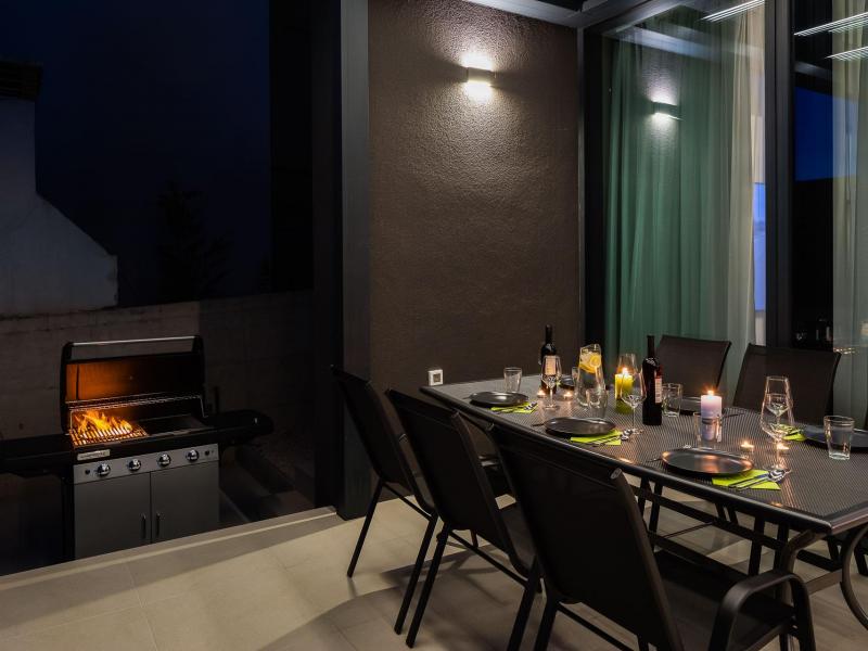Villa Happiness , 