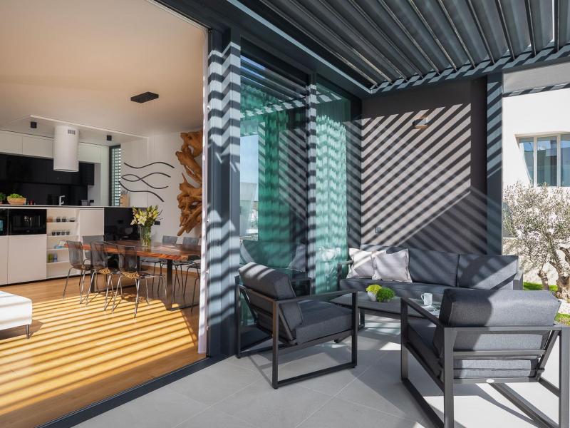 Villa Happiness , 