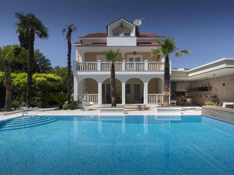Villa Eterna , 