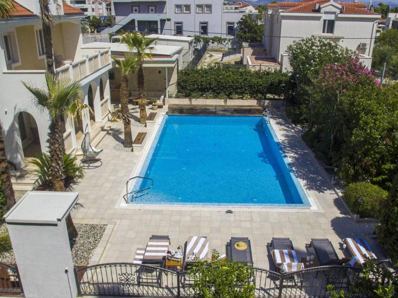 Villa Eterna , 