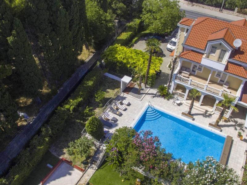 Villa Eterna , 
