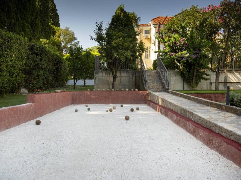 Villa Eterna , 