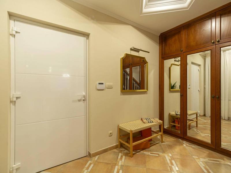 Villa Eterna , 