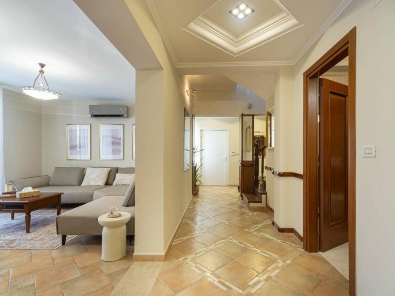 Villa Eterna , 