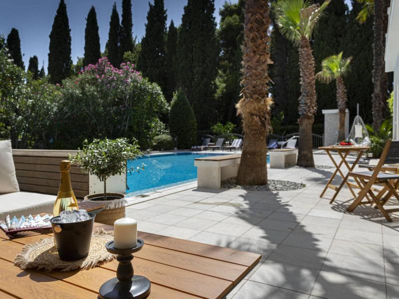 Villa Eterna , 