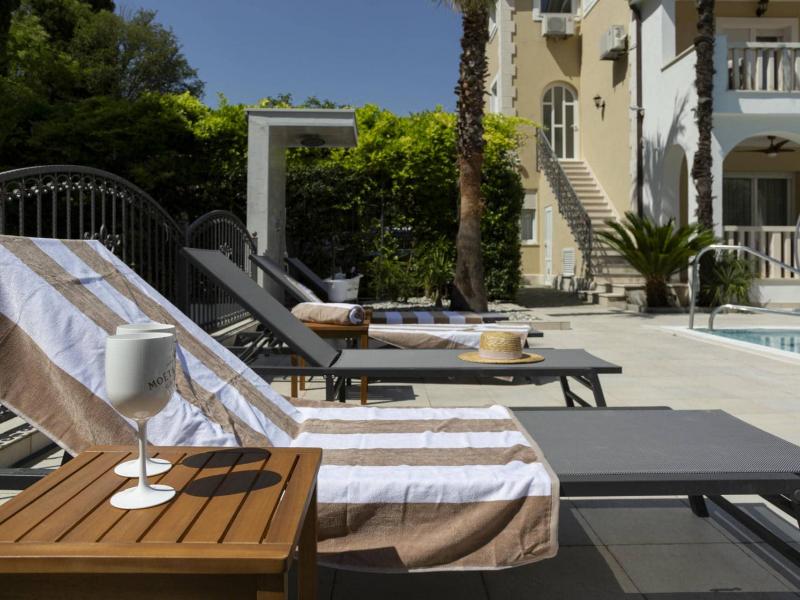 Villa Eterna , 