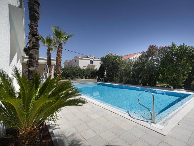 Villa Eterna , 