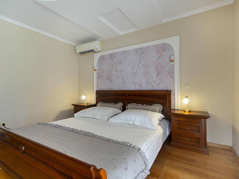 Villa Eterna , 