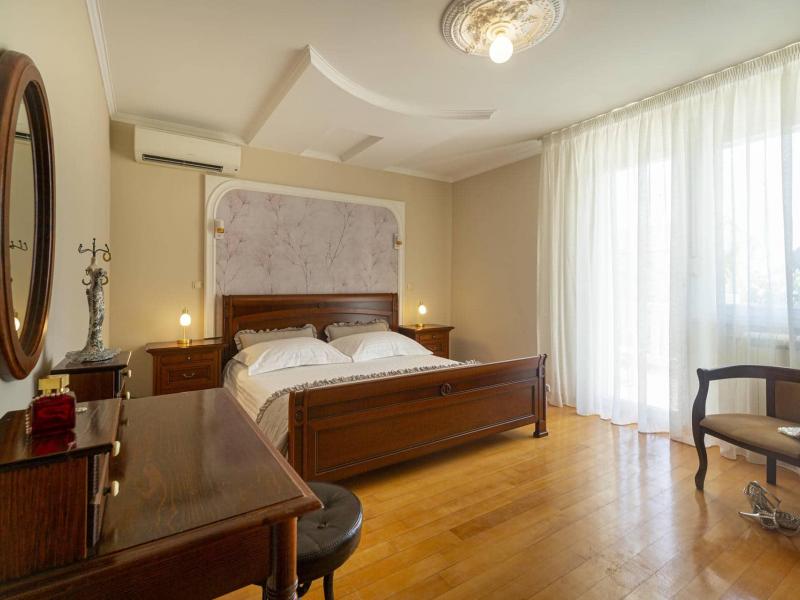 Villa Eterna , 