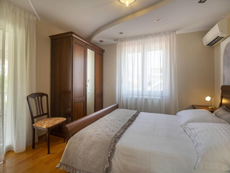 Villa Eterna , 