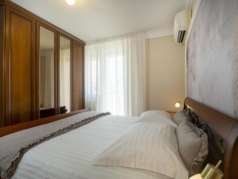 Villa Eterna , 