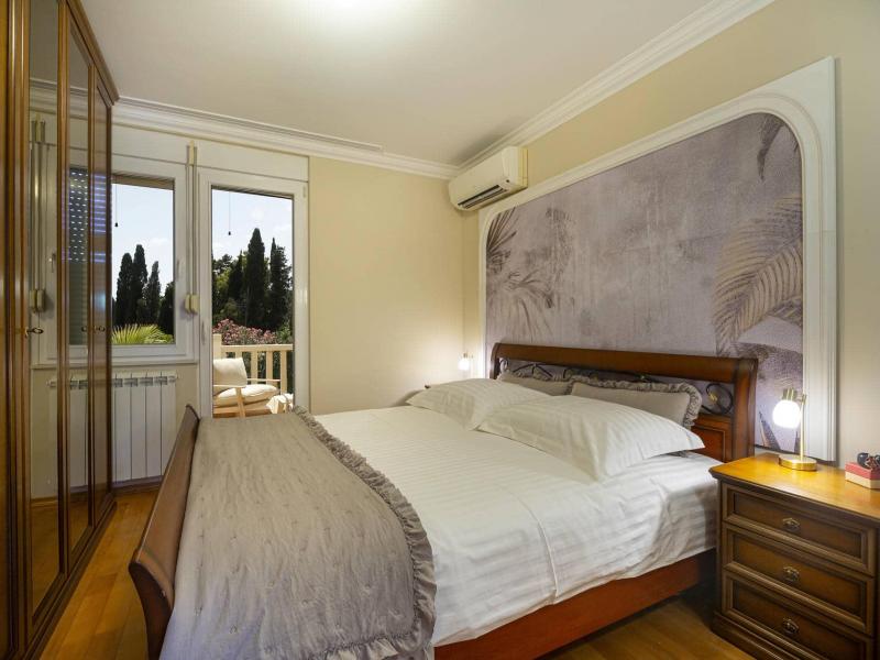 Villa Eterna , 
