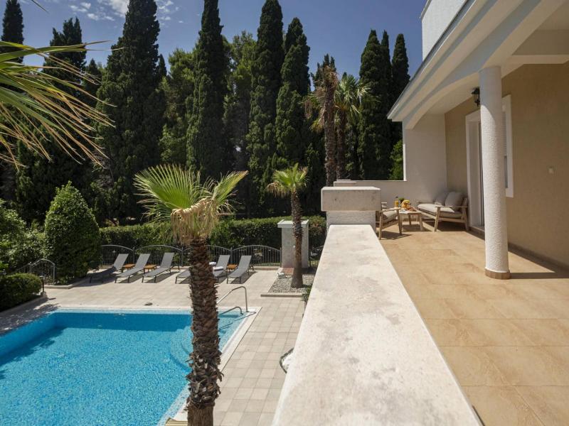 Villa Eterna , 