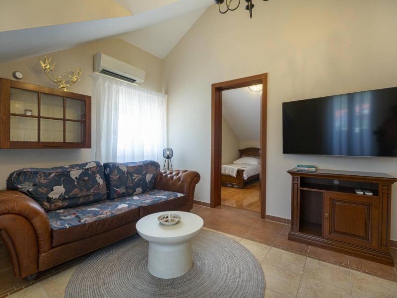 Villa Eterna , 