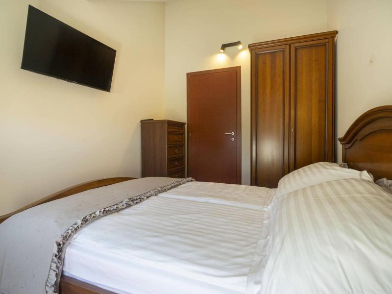 Villa Eterna , 