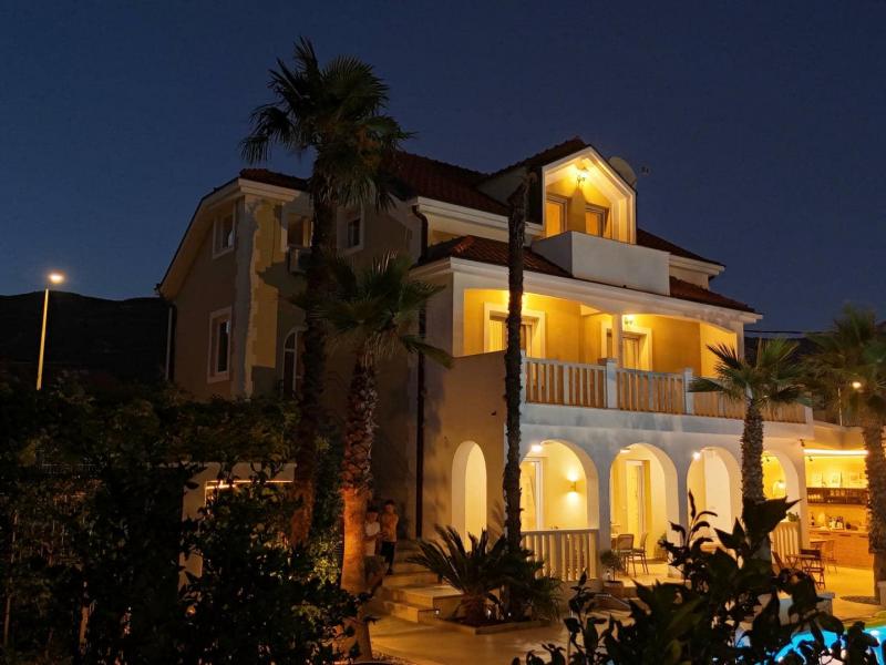 Villa Eterna , 
