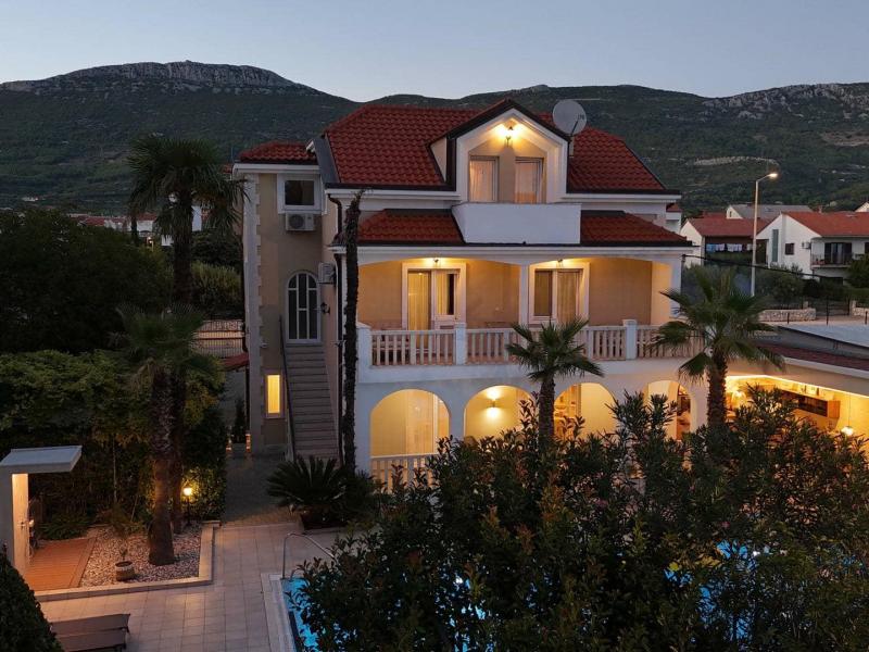 Villa Eterna , 