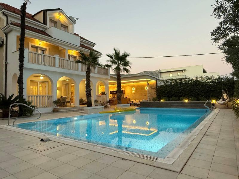 Villa Eterna , 