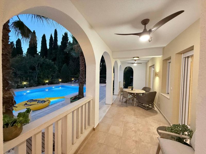 Villa Eterna , 