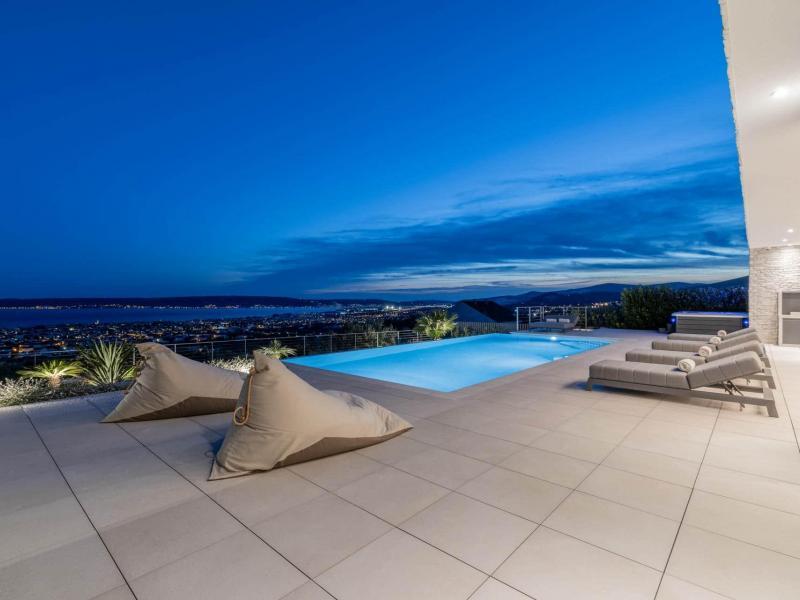Villa Kira , 