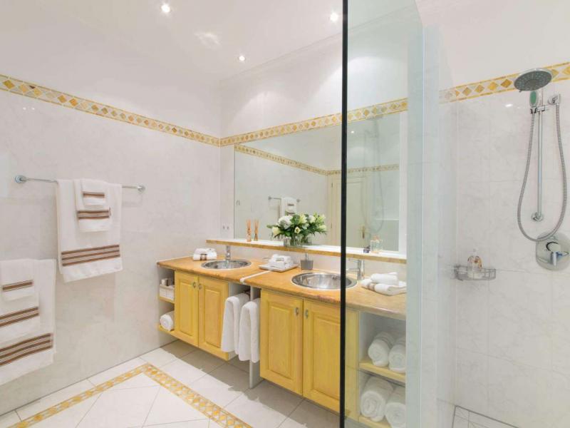 Villa Molton , 