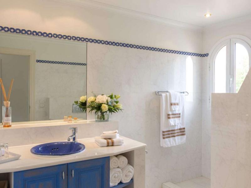 Villa Molton , 