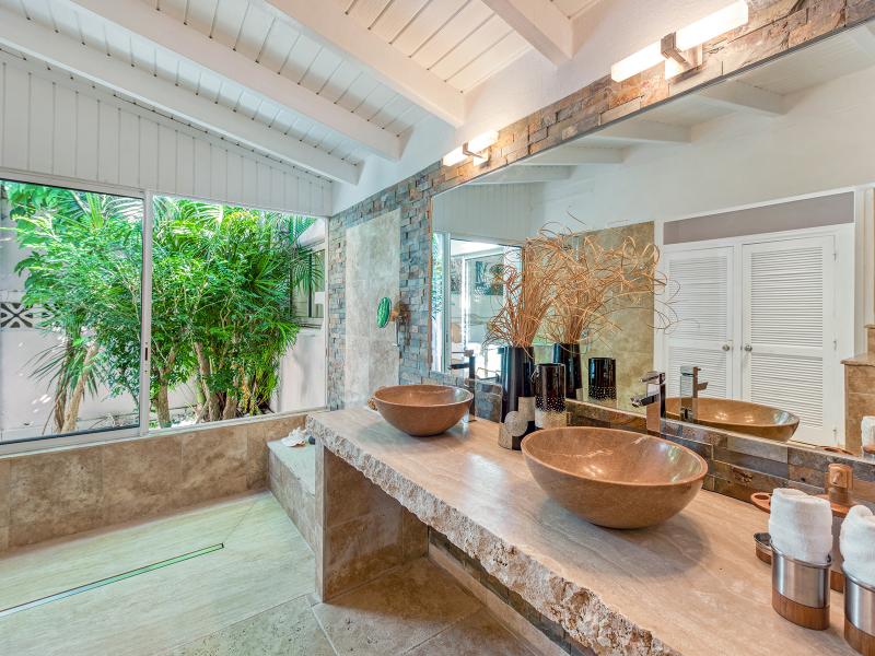 La Pinta , Terres Basses 