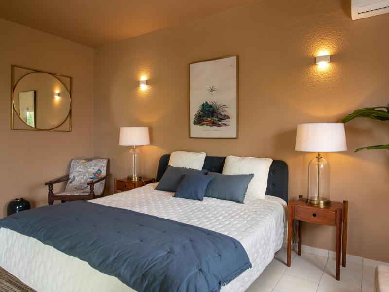 Dream in Blue , Happy Bay 