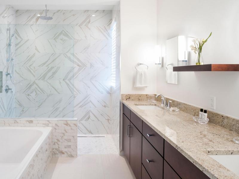 Kaia Kamina , Cayman Kai 