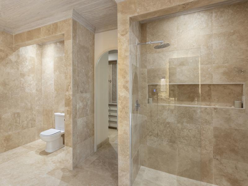 Old Trees 302 - La Mirage Penthouse , Beachfront villas Barbados , Old Trees , Paynes Bay , St James , West Coast Barbados 