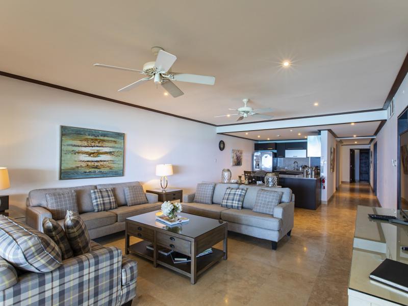 Coral Cove 4 - Green Fields , Beachfront villas Barbados , Coral Cove , Paynes Bay , St James , West Coast Barbados 