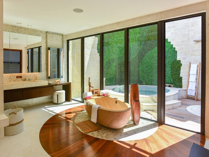 Oceans 8 , Montego Bay 