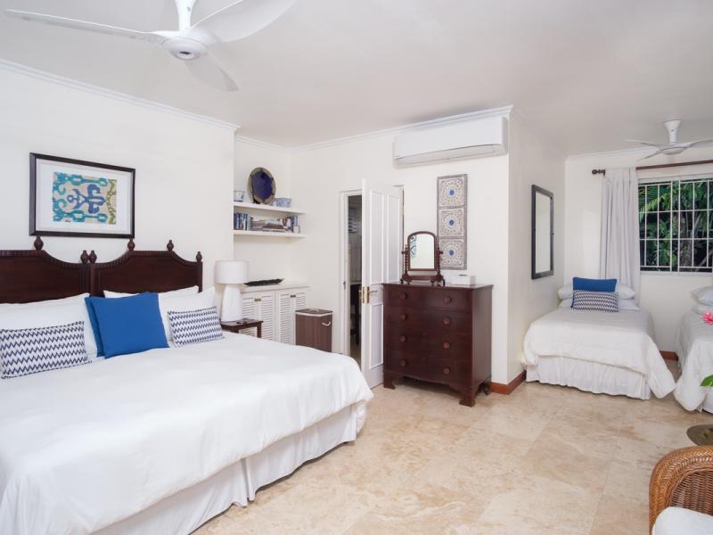 Scotch on the Rocks , Ocho Rios 