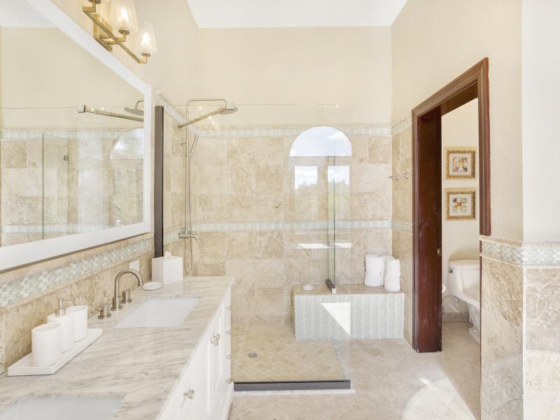 Villa Sandcastle , Lime Stone Bay 