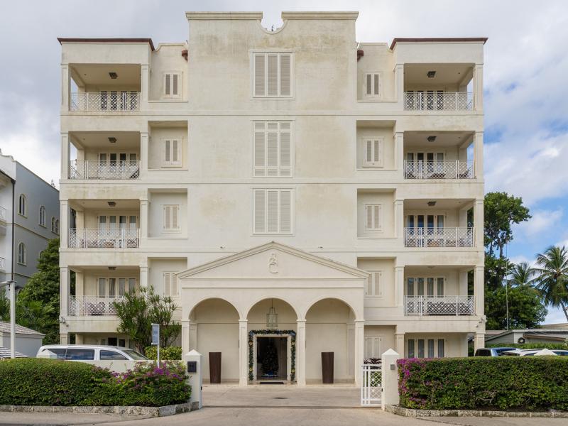 Smugglers Cove Penthouse Apartment 7 , Beachfront villas Barbados , Paynes Bay , St James , West Coast Barbados 