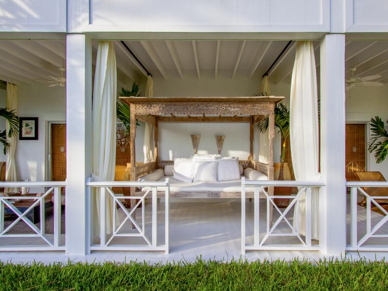 Three Bees , Harbour Island 