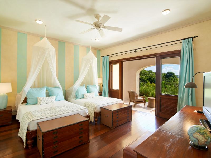 Villamia , Charlstown 