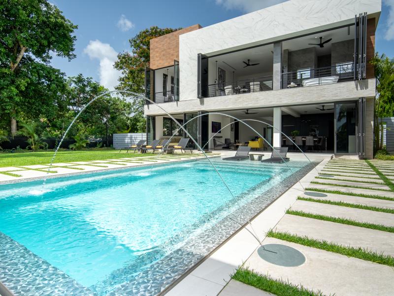 Villa Onyx , Beachfront villas Barbados , St Peter , West Coast Barbados 