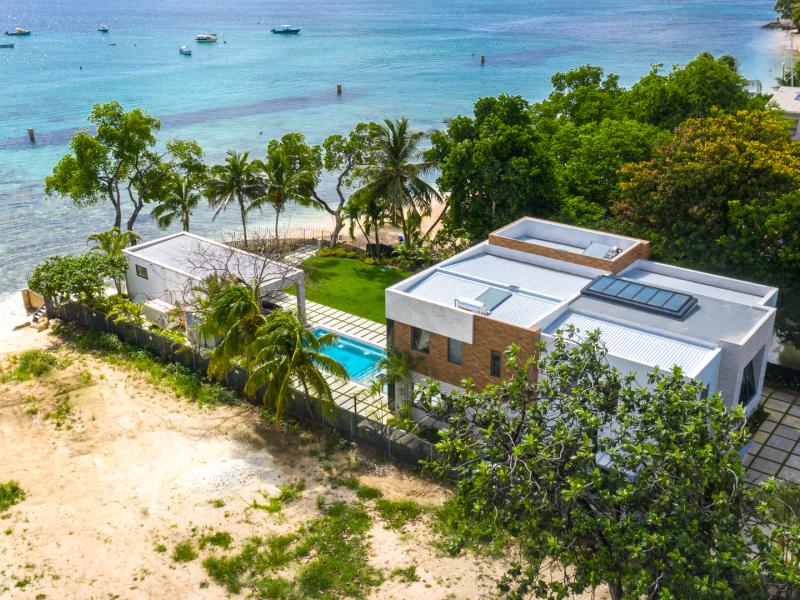 Villa Onyx , Beachfront villas Barbados , St Peter , West Coast Barbados 