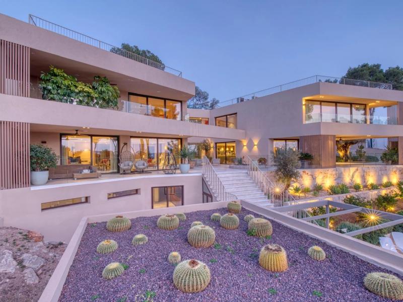 Villa Clara , Portals 